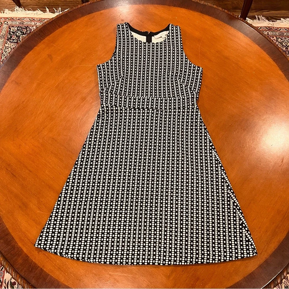 NEW $80 Ann Taylor LOFT Sleeveless Knee-Length Fit & Flare Dress Black Geo Print - Picture 2 of 16